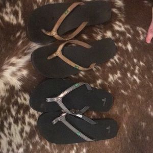 Sanuk Pewter & Bronze flip flops size 8